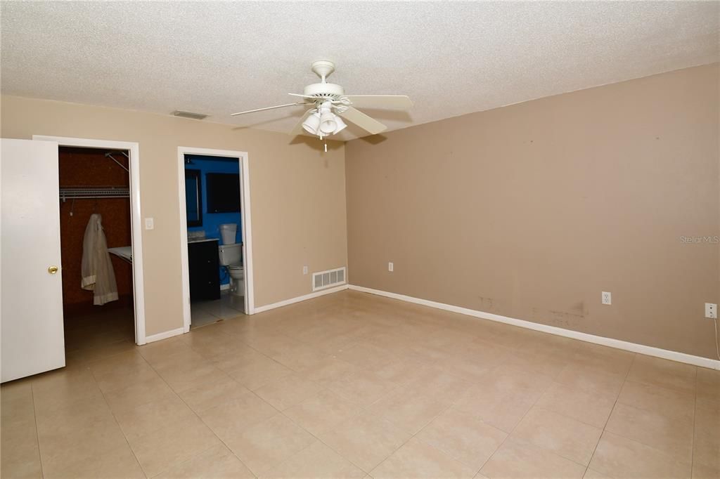 For Sale: $249,000 (2 beds, 2 baths, 1350 Square Feet)