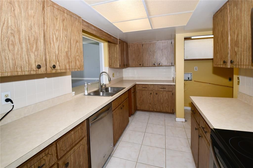 For Sale: $249,000 (2 beds, 2 baths, 1350 Square Feet)