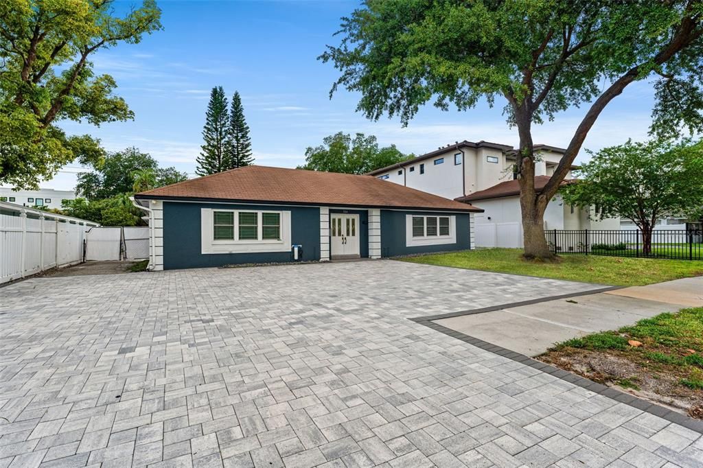 Active With Contract: $1,495,000 (4 beds, 3 baths, 2785 Square Feet)