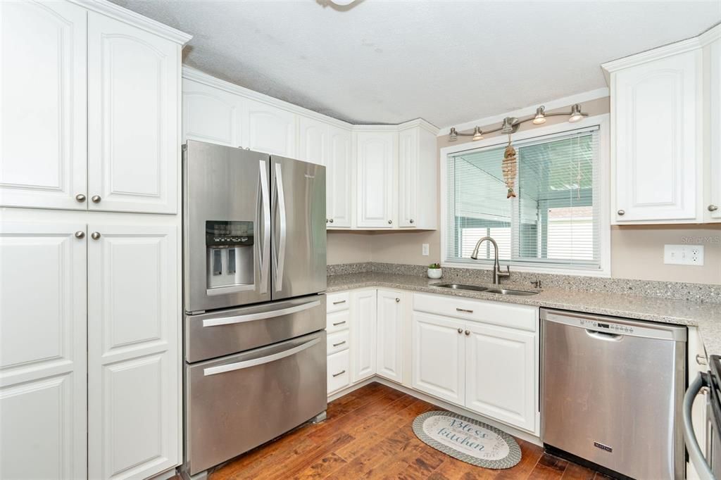 Beautiful light and bright kitchen, granite countertops, at 6339 Partridge Ave. Englewood FL 34224