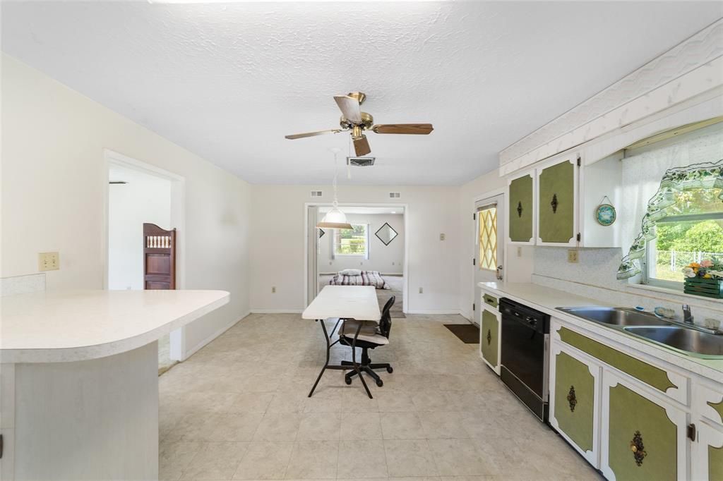 For Sale: $279,900 (3 beds, 2 baths, 1880 Square Feet)