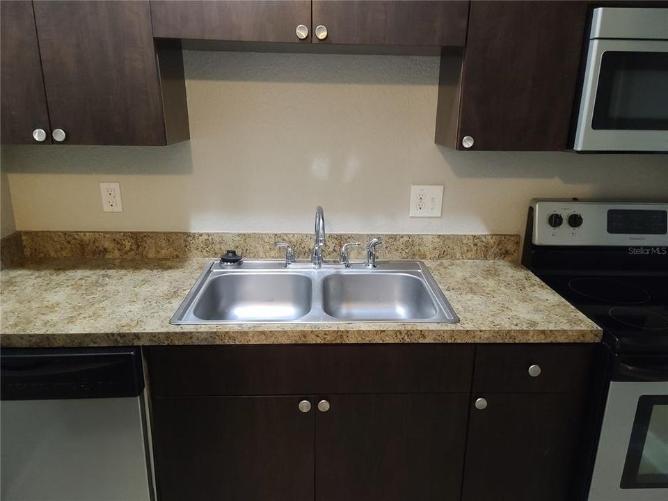 For Rent: $1,450 (1 beds, 1 baths, 748 Square Feet)