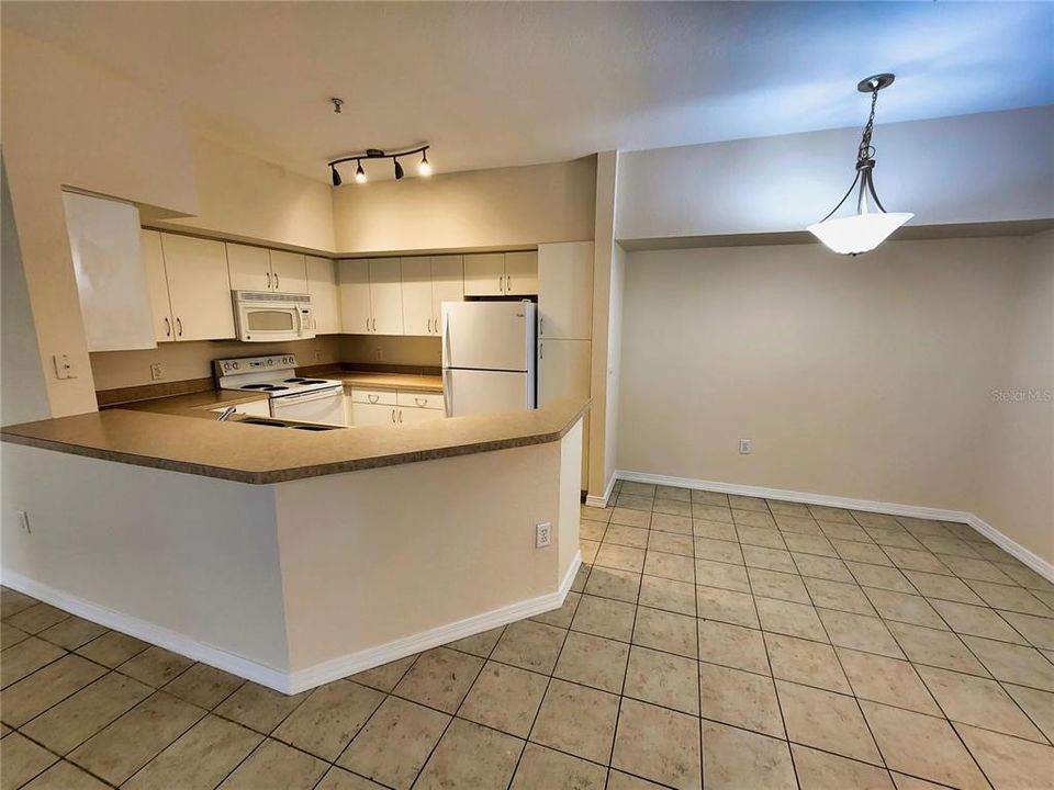 For Rent: $2,200 (2 beds, 2 baths, 1089 Square Feet)