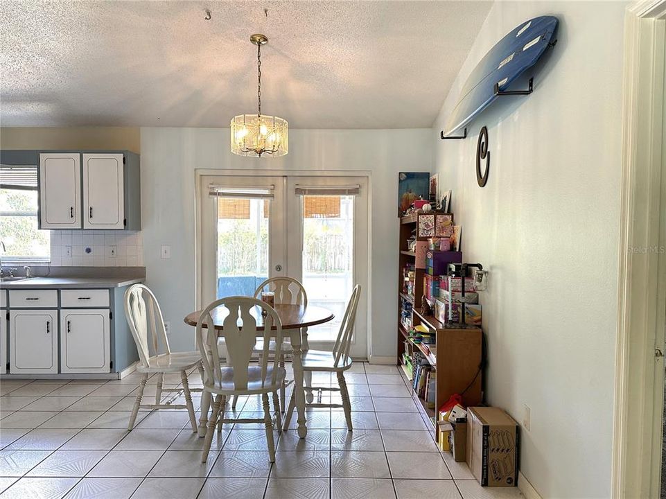 For Sale: $289,000 (3 beds, 2 baths, 1289 Square Feet)