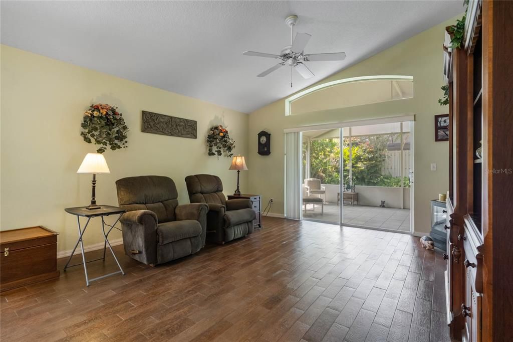 For Sale: $489,900 (4 beds, 2 baths, 2168 Square Feet)