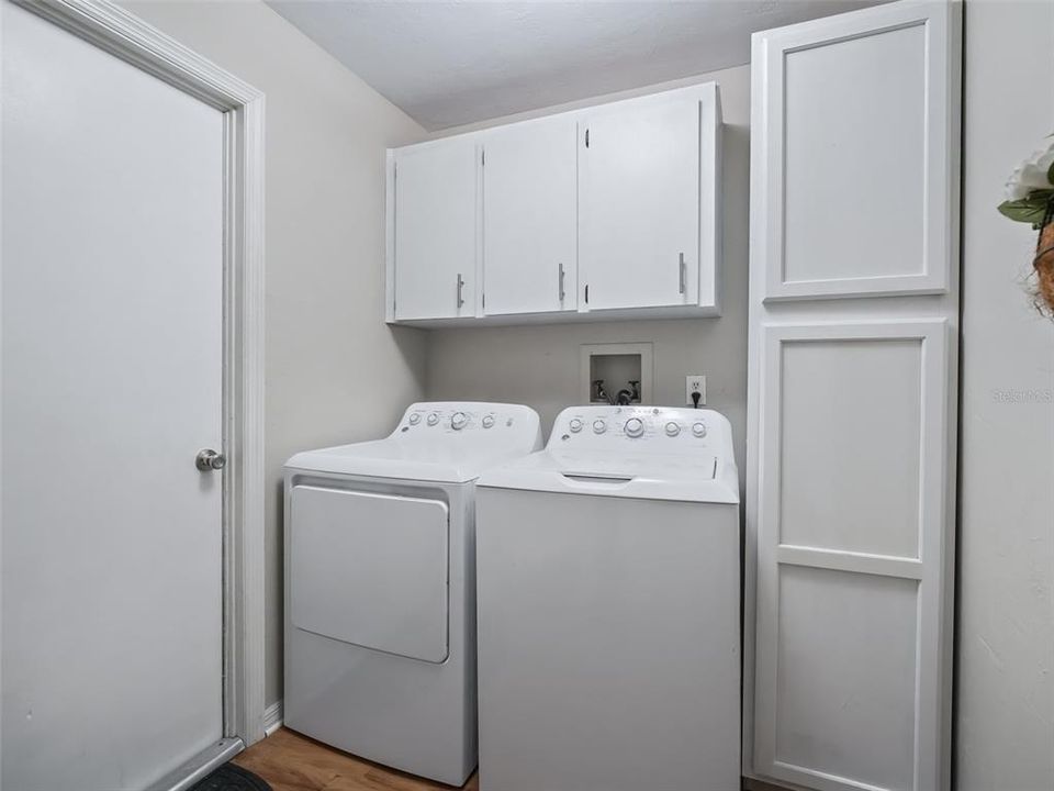 For Sale: $299,000 (2 beds, 2 baths, 1421 Square Feet)