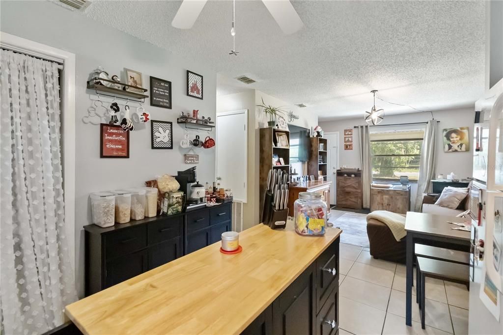 Active With Contract: $350,000 (4 beds, 0 baths, 1431 Square Feet)
