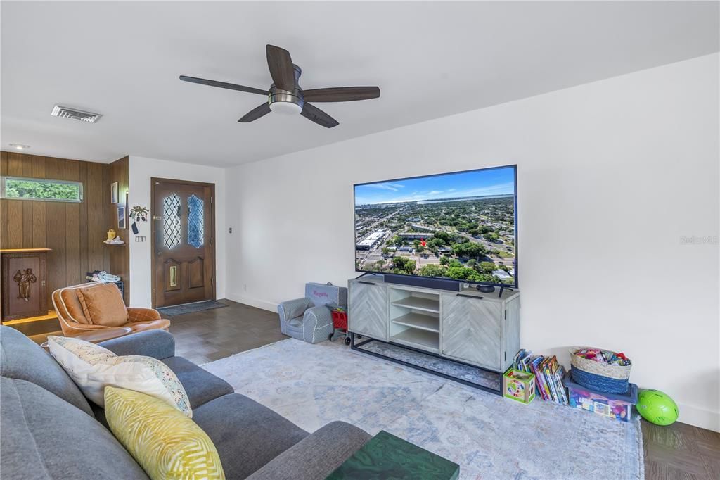 For Sale: $1,100,000 (3 beds, 2 baths, 1666 Square Feet)