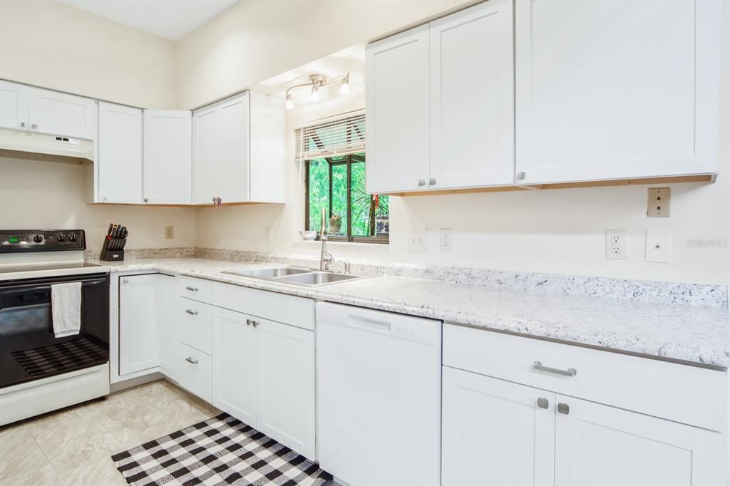 For Sale: $265,000 (2 beds, 2 baths, 1520 Square Feet)