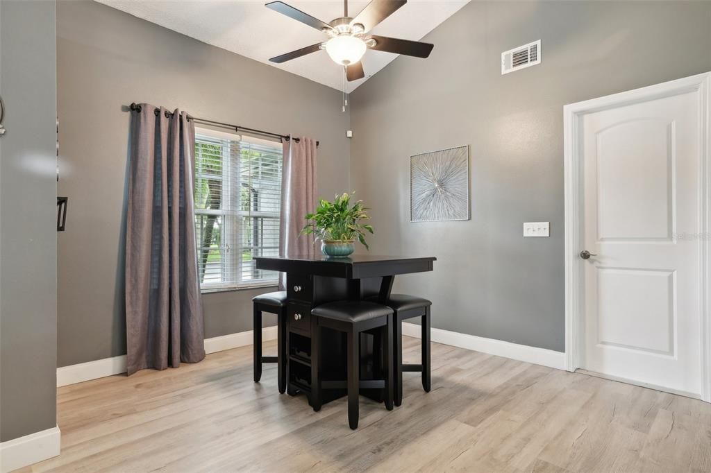 Active With Contract: $529,900 (3 beds, 2 baths, 1735 Square Feet)
