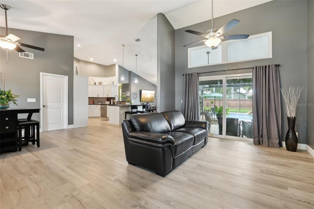 Active With Contract: $529,900 (3 beds, 2 baths, 1735 Square Feet)