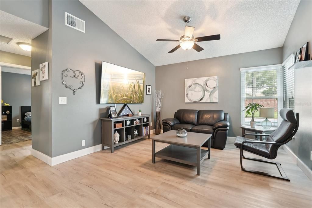 Active With Contract: $529,900 (3 beds, 2 baths, 1735 Square Feet)