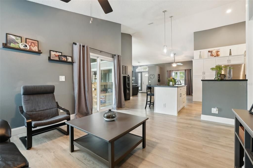 Active With Contract: $529,900 (3 beds, 2 baths, 1735 Square Feet)