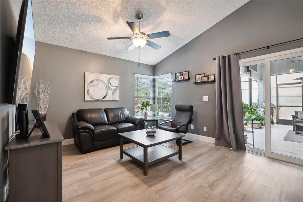 Active With Contract: $529,900 (3 beds, 2 baths, 1735 Square Feet)