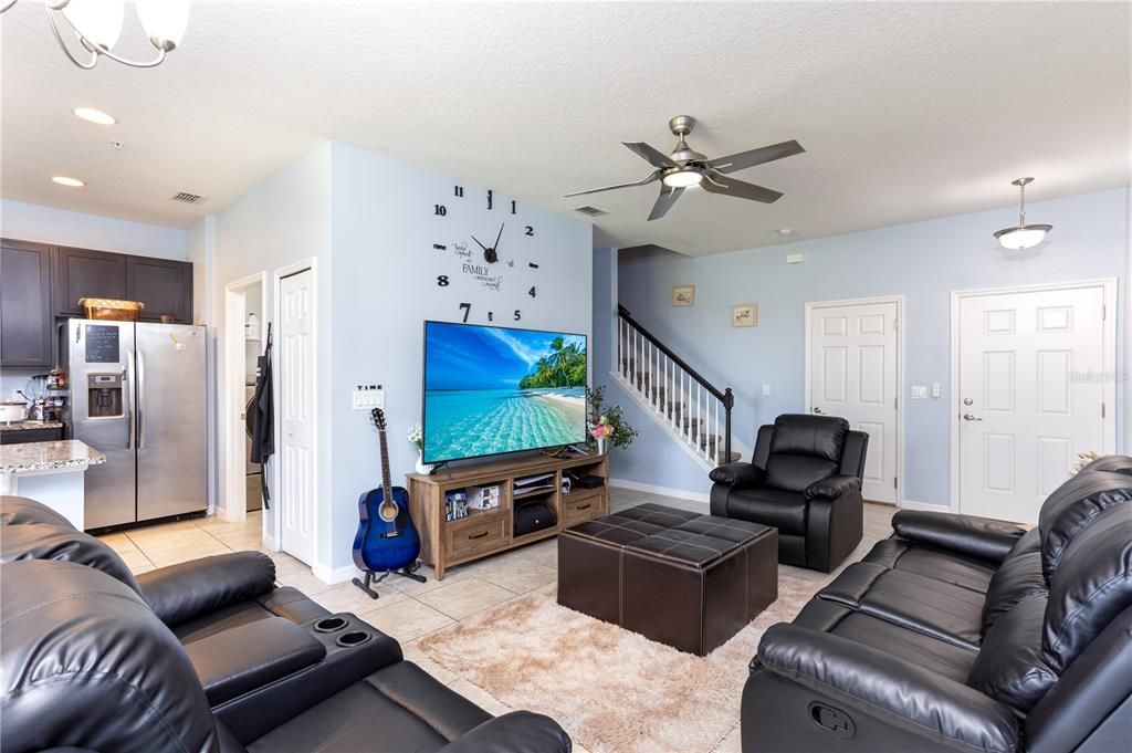 For Sale: $329,900 (3 beds, 2 baths, 1550 Square Feet)