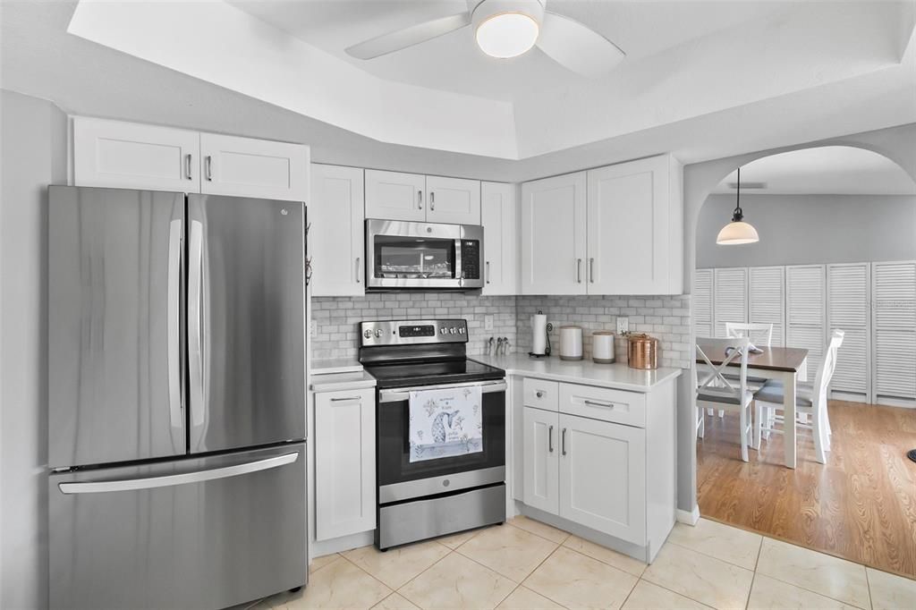 Active With Contract: $385,000 (3 beds, 2 baths, 1450 Square Feet)