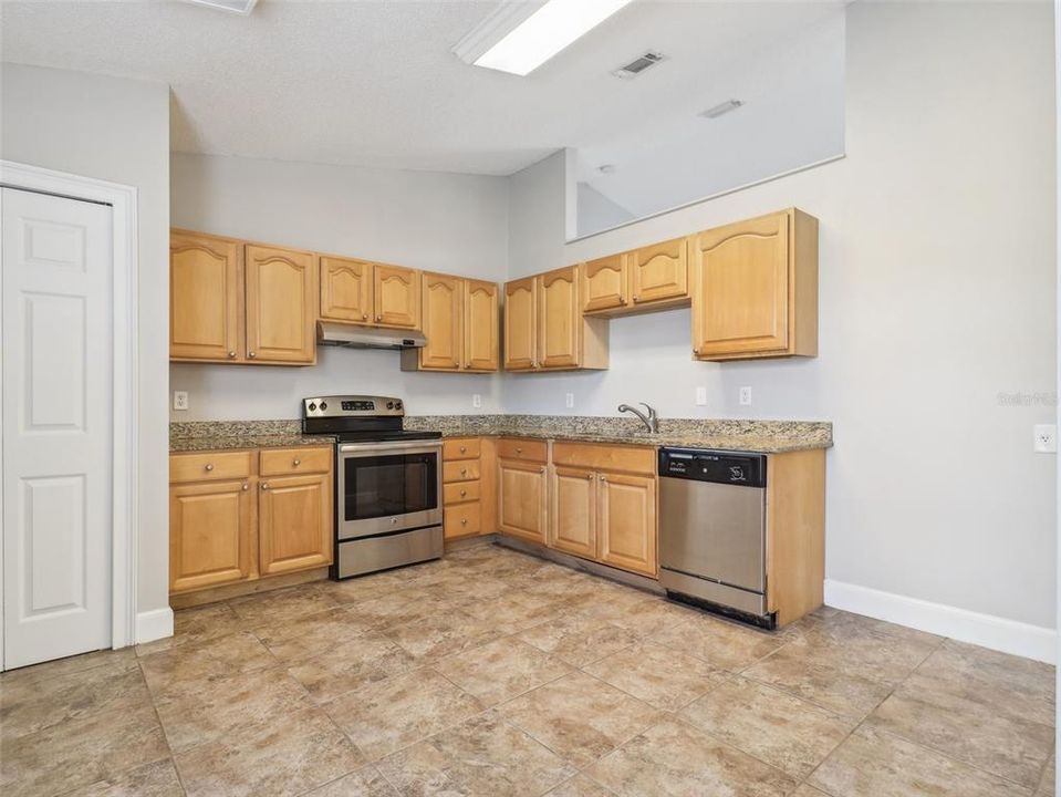 For Sale: $309,900 (3 beds, 2 baths, 1433 Square Feet)