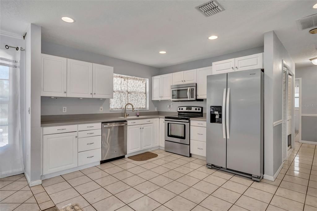 Active With Contract: $409,000 (3 beds, 2 baths, 1596 Square Feet)