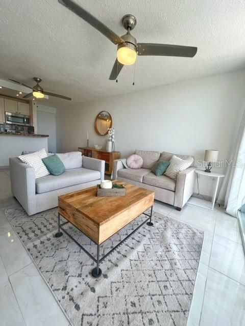 Recently Sold: $335,000 (2 beds, 2 baths, 889 Square Feet)