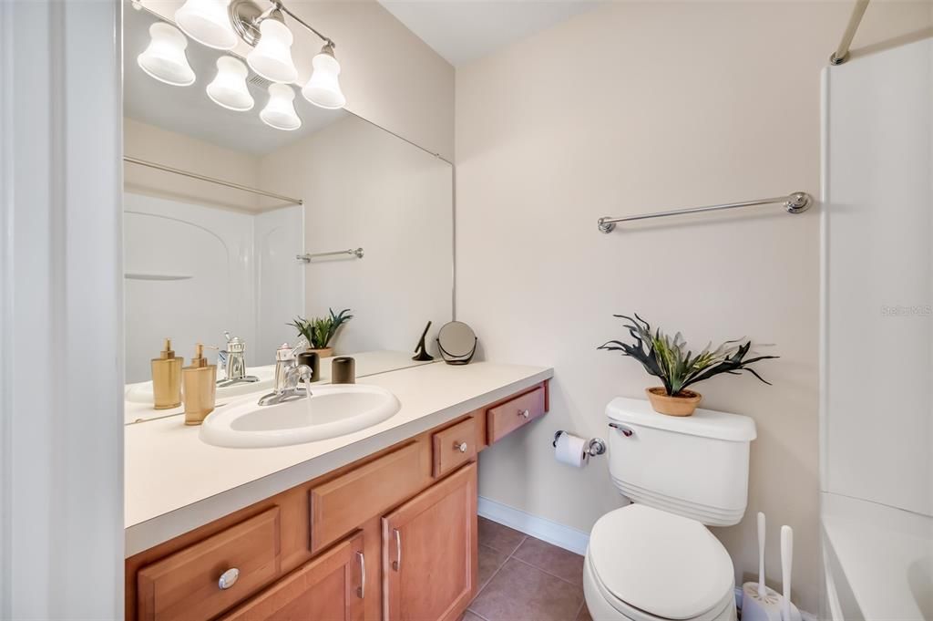 Active With Contract: $279,900 (2 beds, 2 baths, 1248 Square Feet)