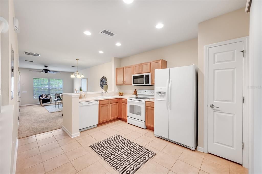 Active With Contract: $279,900 (2 beds, 2 baths, 1248 Square Feet)