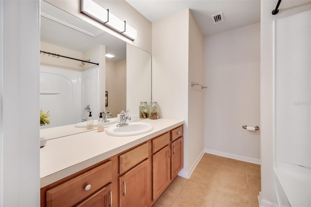 Active With Contract: $279,900 (2 beds, 2 baths, 1248 Square Feet)