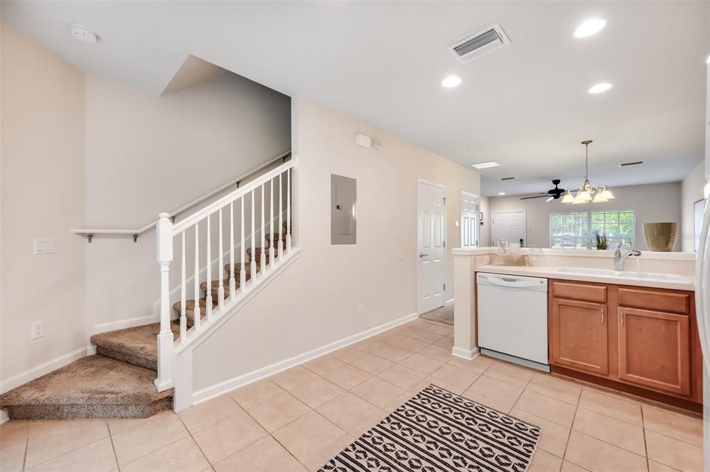 Active With Contract: $279,900 (2 beds, 2 baths, 1248 Square Feet)