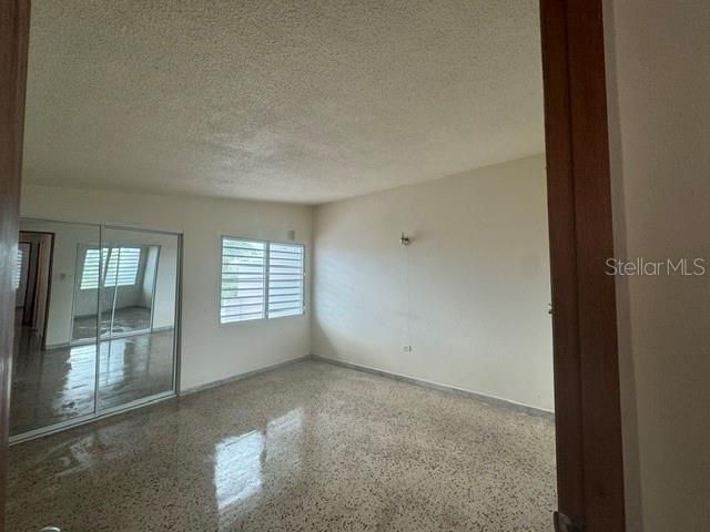 Vendido Recientemente: $180,000 (5 camas, 2 baños, 1946 Pies cuadrados)