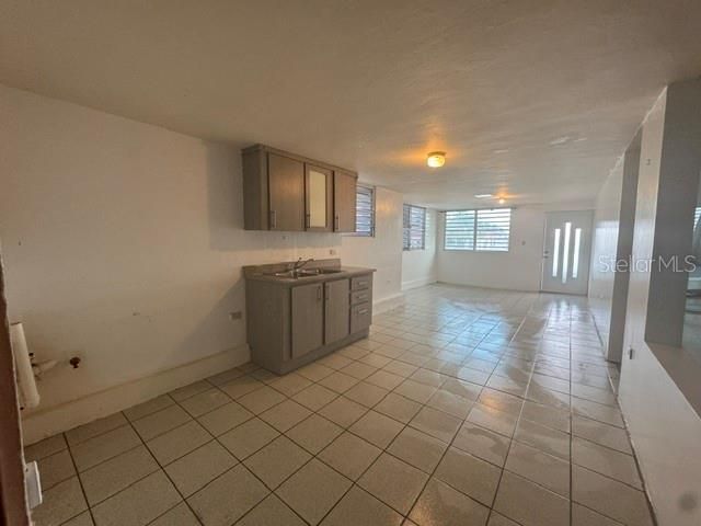 Recently Sold: $180,000 (5 beds, 2 baths, 1946 Square Feet)