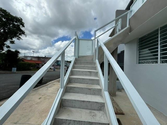 Vendido Recientemente: $180,000 (5 camas, 2 baños, 1946 Pies cuadrados)