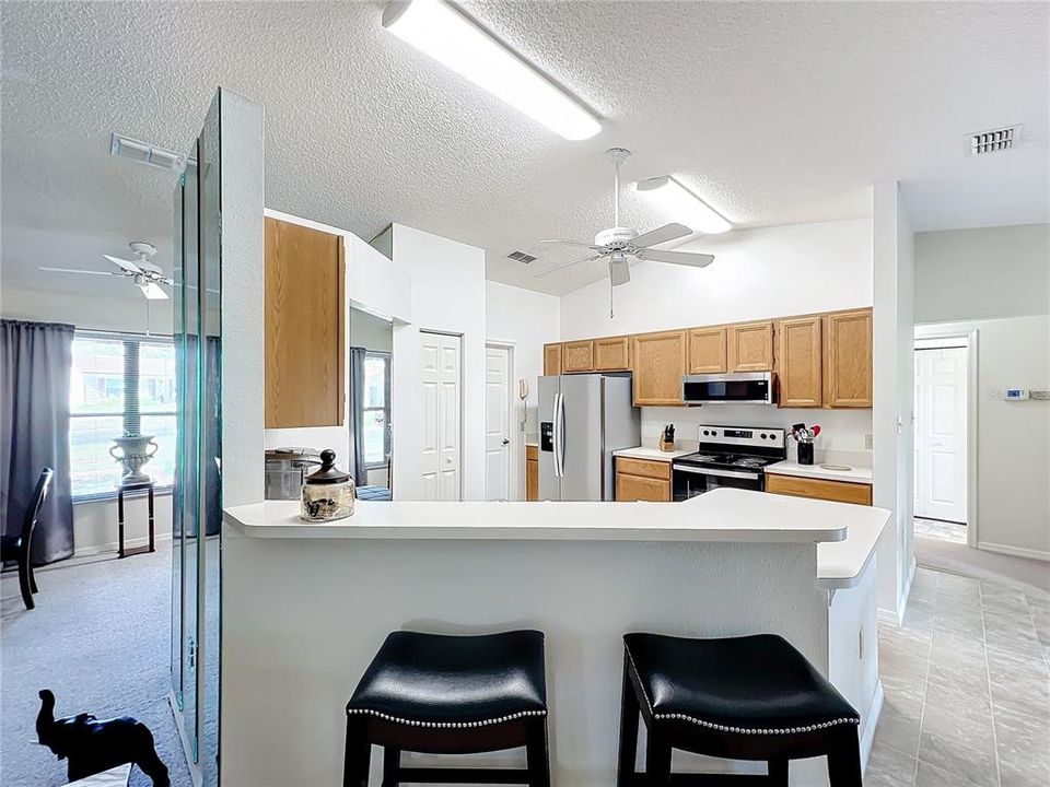 For Sale: $279,900 (2 beds, 2 baths, 1337 Square Feet)