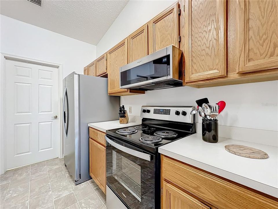 For Sale: $279,900 (2 beds, 2 baths, 1337 Square Feet)