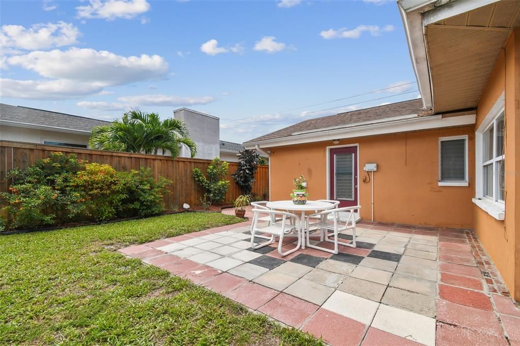 For Sale: $500,000 (4 beds, 3 baths, 1869 Square Feet)