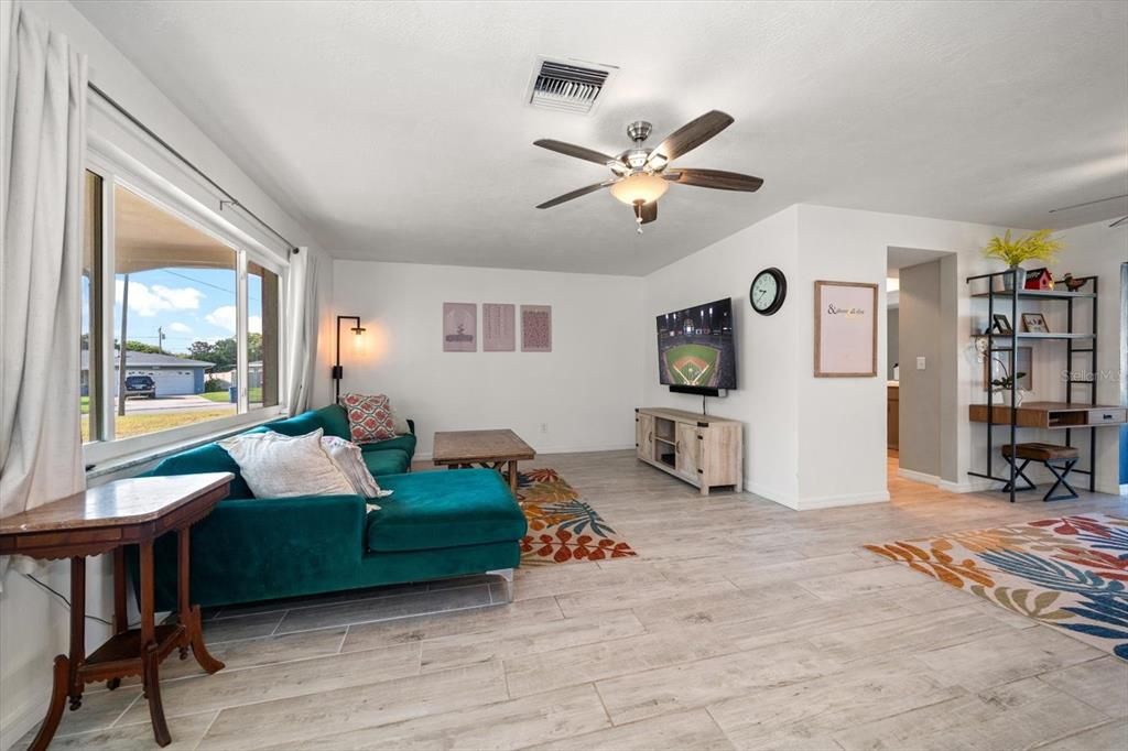 For Sale: $479,000 (3 beds, 2 baths, 1864 Square Feet)