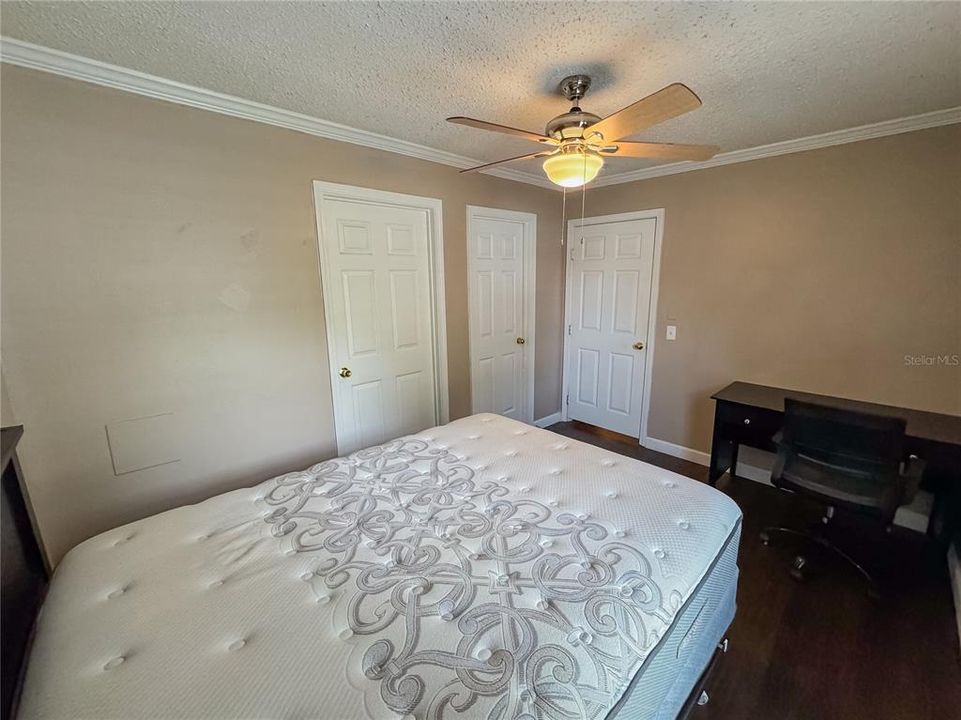 For Sale: $159,900 (2 beds, 2 baths, 800 Square Feet)