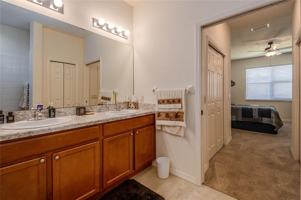 For Sale: $248,000 (2 beds, 2 baths, 1329 Square Feet)