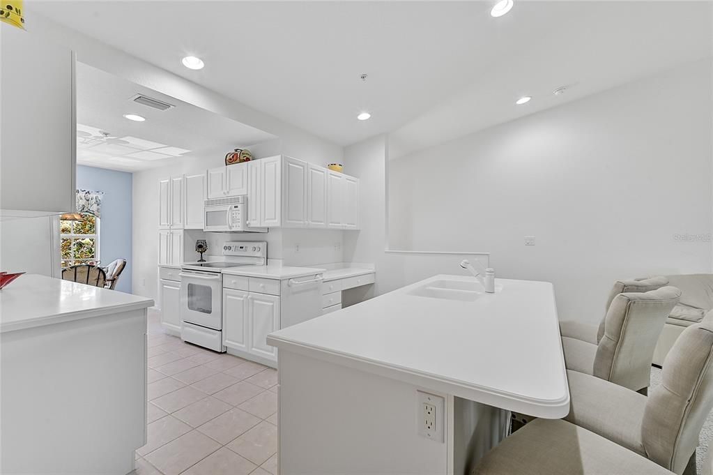 For Sale: $305,000 (2 beds, 2 baths, 1368 Square Feet)