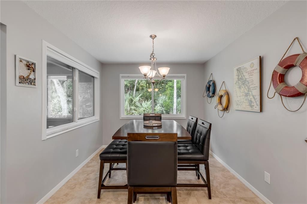 Active With Contract: $639,800 (3 beds, 2 baths, 1487 Square Feet)