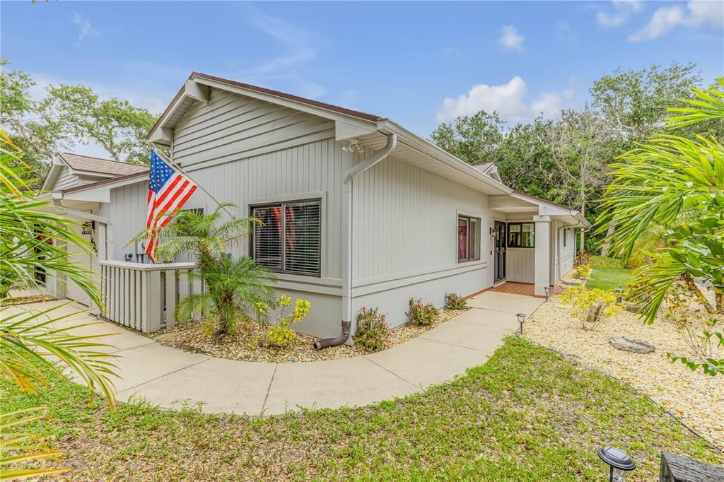 Active With Contract: $639,800 (3 beds, 2 baths, 1487 Square Feet)