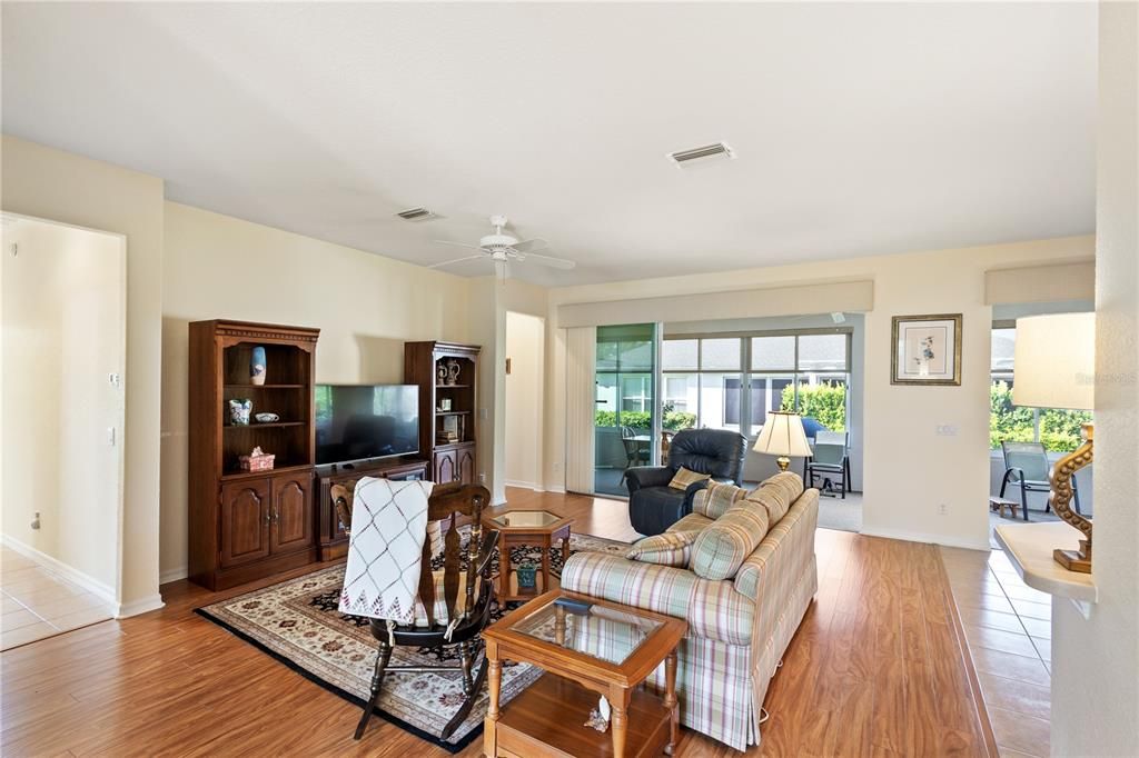 Active With Contract: $350,000 (3 beds, 2 baths, 1958 Square Feet)