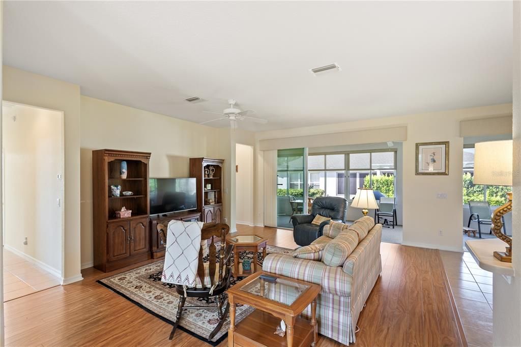 Active With Contract: $350,000 (3 beds, 2 baths, 1958 Square Feet)