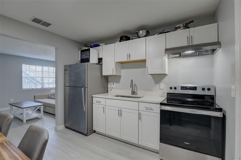 For Sale: $134,000 (1 beds, 1 baths, 658 Square Feet)