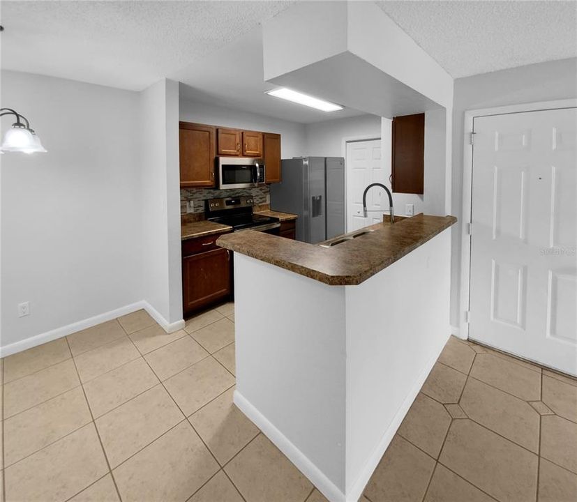 For Sale: $143,000 (2 beds, 2 baths, 935 Square Feet)