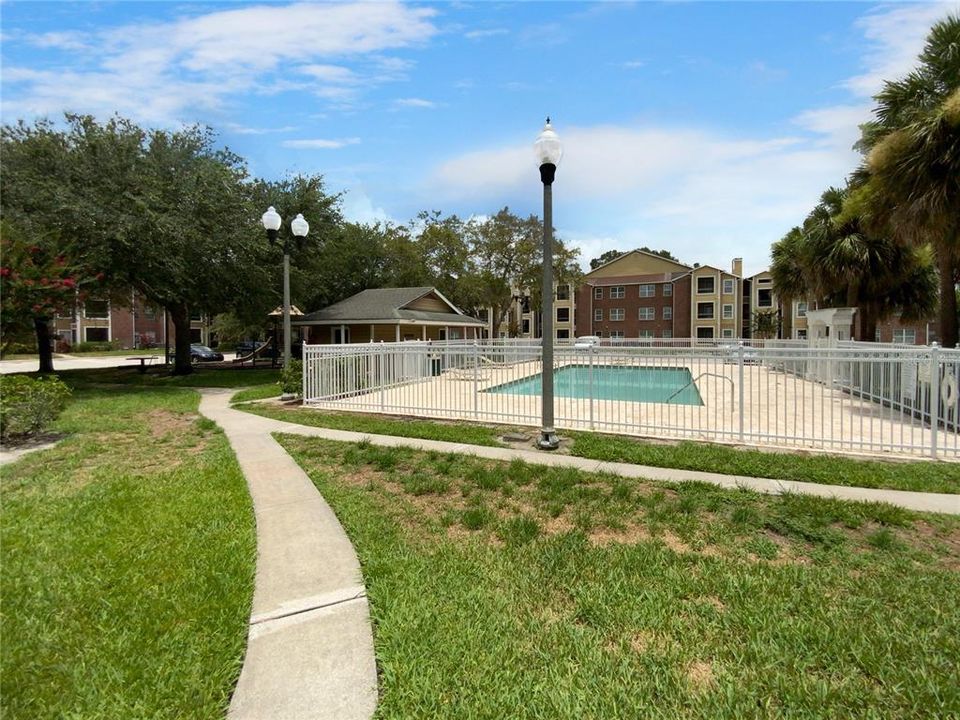 For Sale: $143,000 (2 beds, 2 baths, 935 Square Feet)