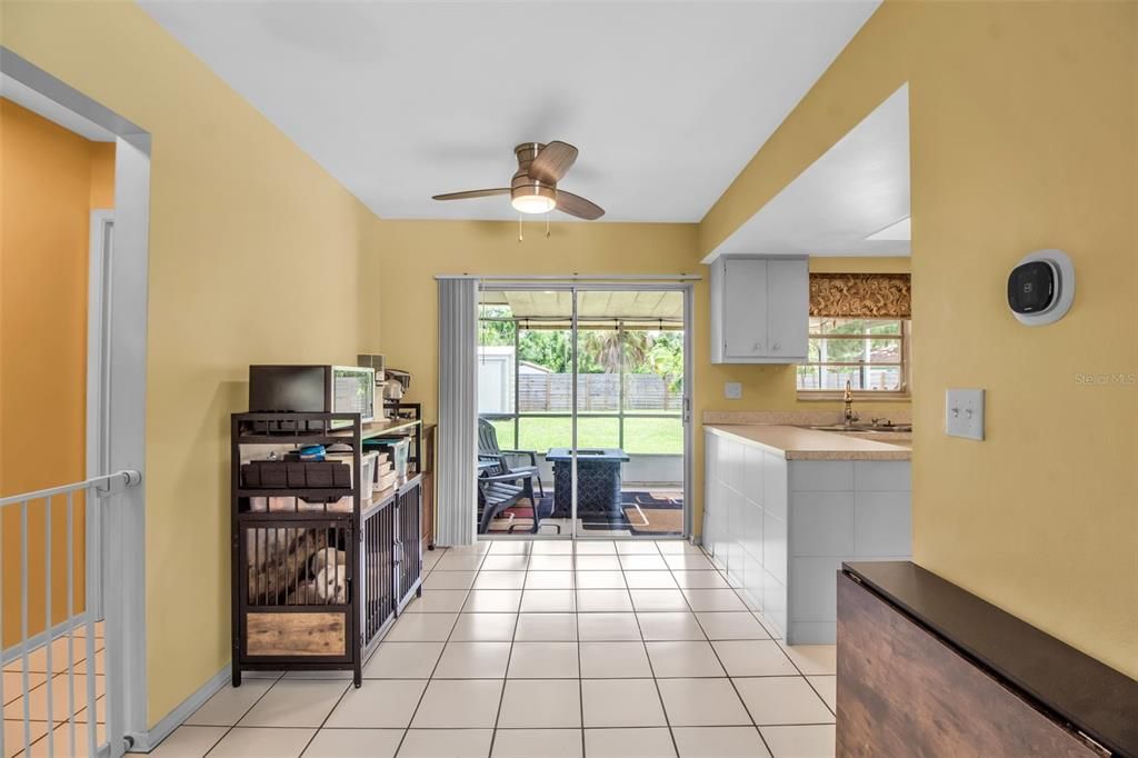 For Sale: $215,000 (2 beds, 1 baths, 956 Square Feet)