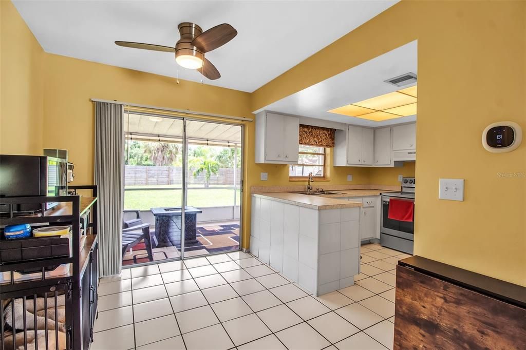 For Sale: $215,000 (2 beds, 1 baths, 956 Square Feet)