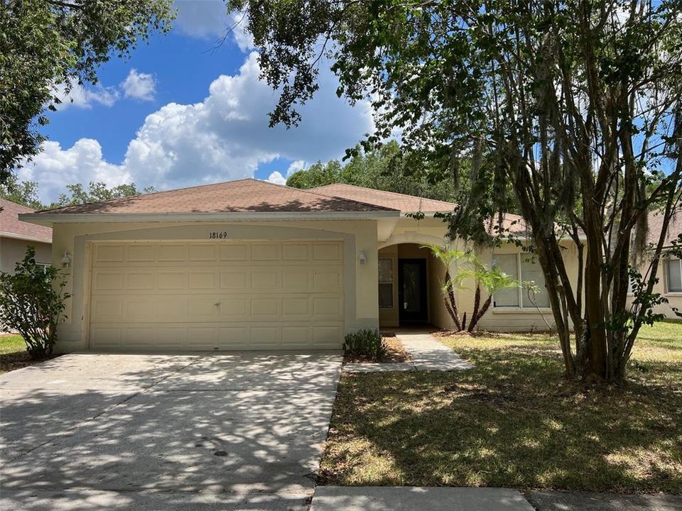 Active With Contract: $2,075 (4 beds, 2 baths, 1507 Square Feet)