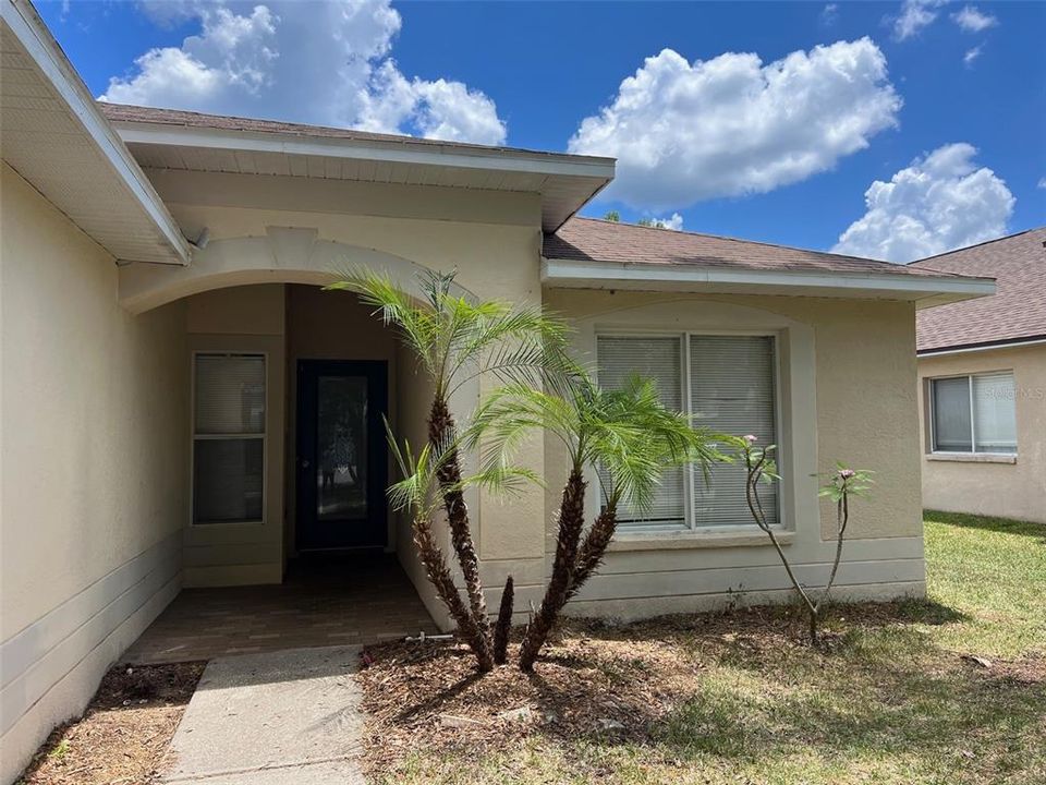 Active With Contract: $2,075 (4 beds, 2 baths, 1507 Square Feet)