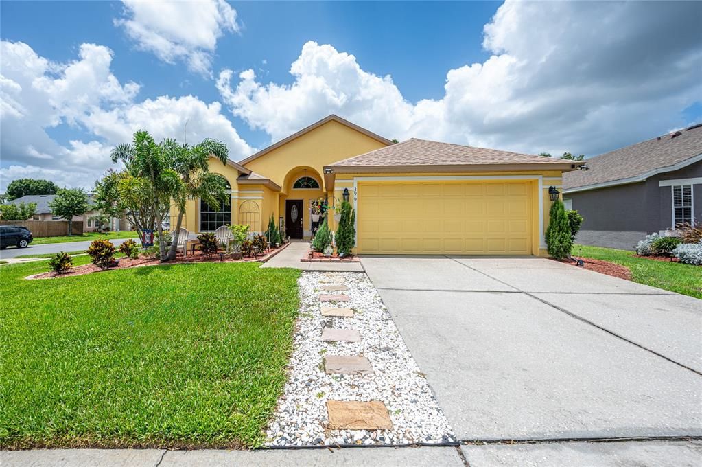 For Sale: $469,900 (3 beds, 2 baths, 1592 Square Feet)