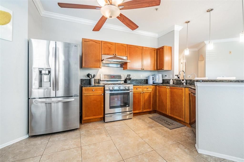 For Sale: $300,000 (2 beds, 2 baths, 1368 Square Feet)